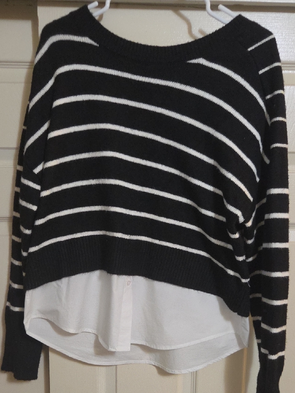 Liz Claiborne Black & White Striped Crewneck Sweater